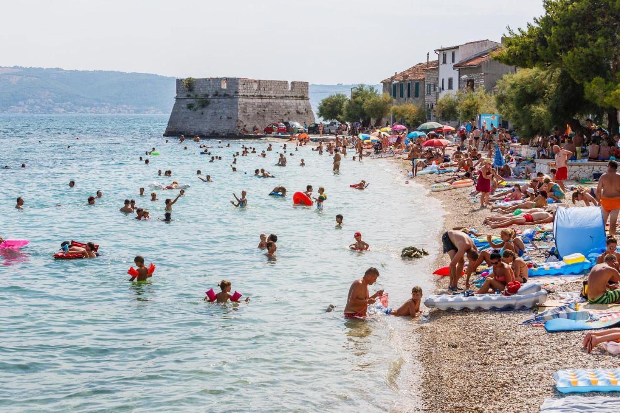Apartments With A Parking Space Kastel Stafilic, Kastela - 5219 외부 사진