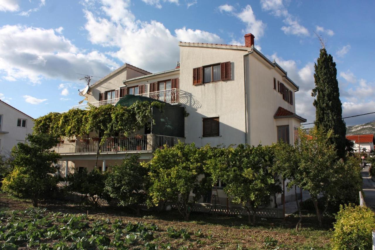 Apartments With A Parking Space Kastel Stafilic, Kastela - 5219 외부 사진