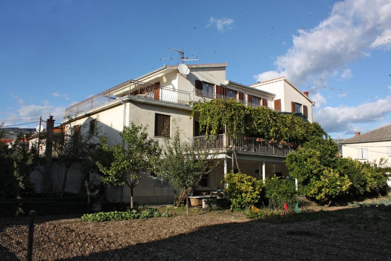 Apartments With A Parking Space Kastel Stafilic, Kastela - 5219 외부 사진
