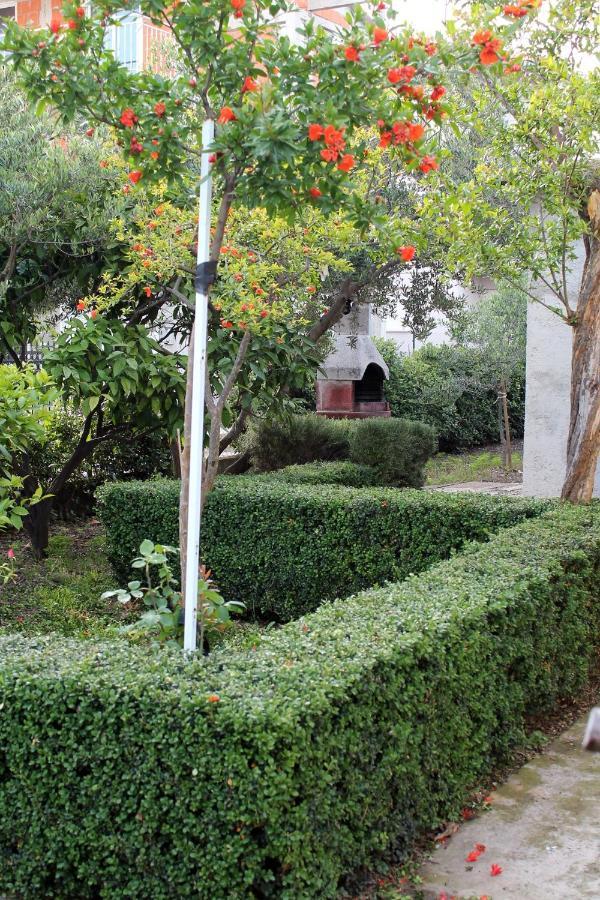 Apartments With A Parking Space Kastel Stafilic, Kastela - 5219 외부 사진