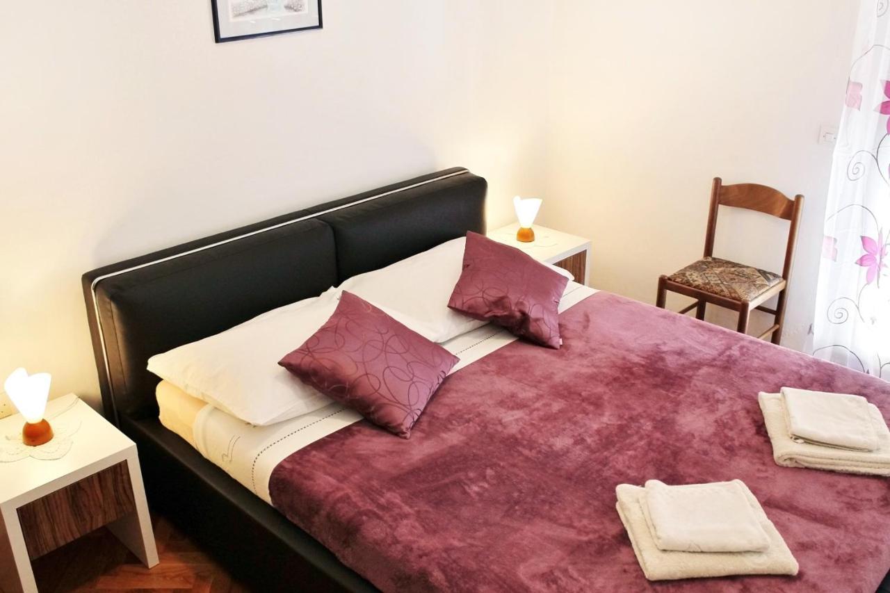 Apartments With A Parking Space Kastel Stafilic, Kastela - 5219 외부 사진