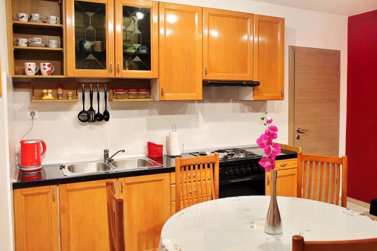 Apartments With A Parking Space Kastel Stafilic, Kastela - 5219 외부 사진