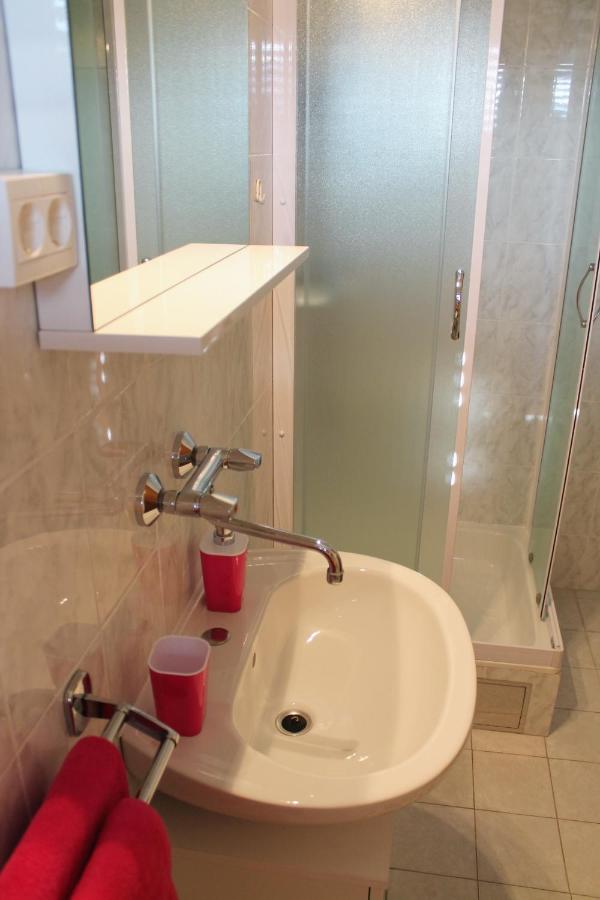 Apartments With A Parking Space Kastel Stafilic, Kastela - 5219 외부 사진