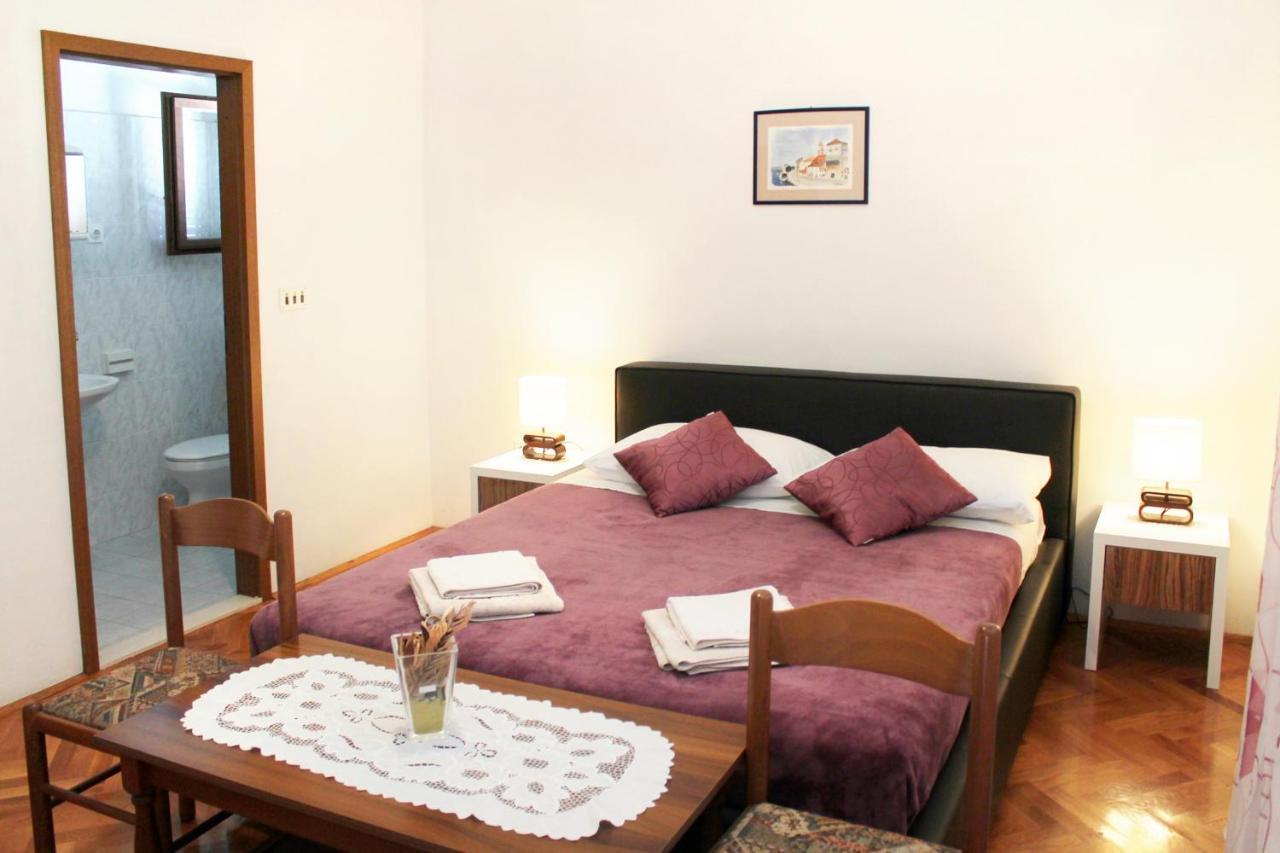Apartments With A Parking Space Kastel Stafilic, Kastela - 5219 외부 사진