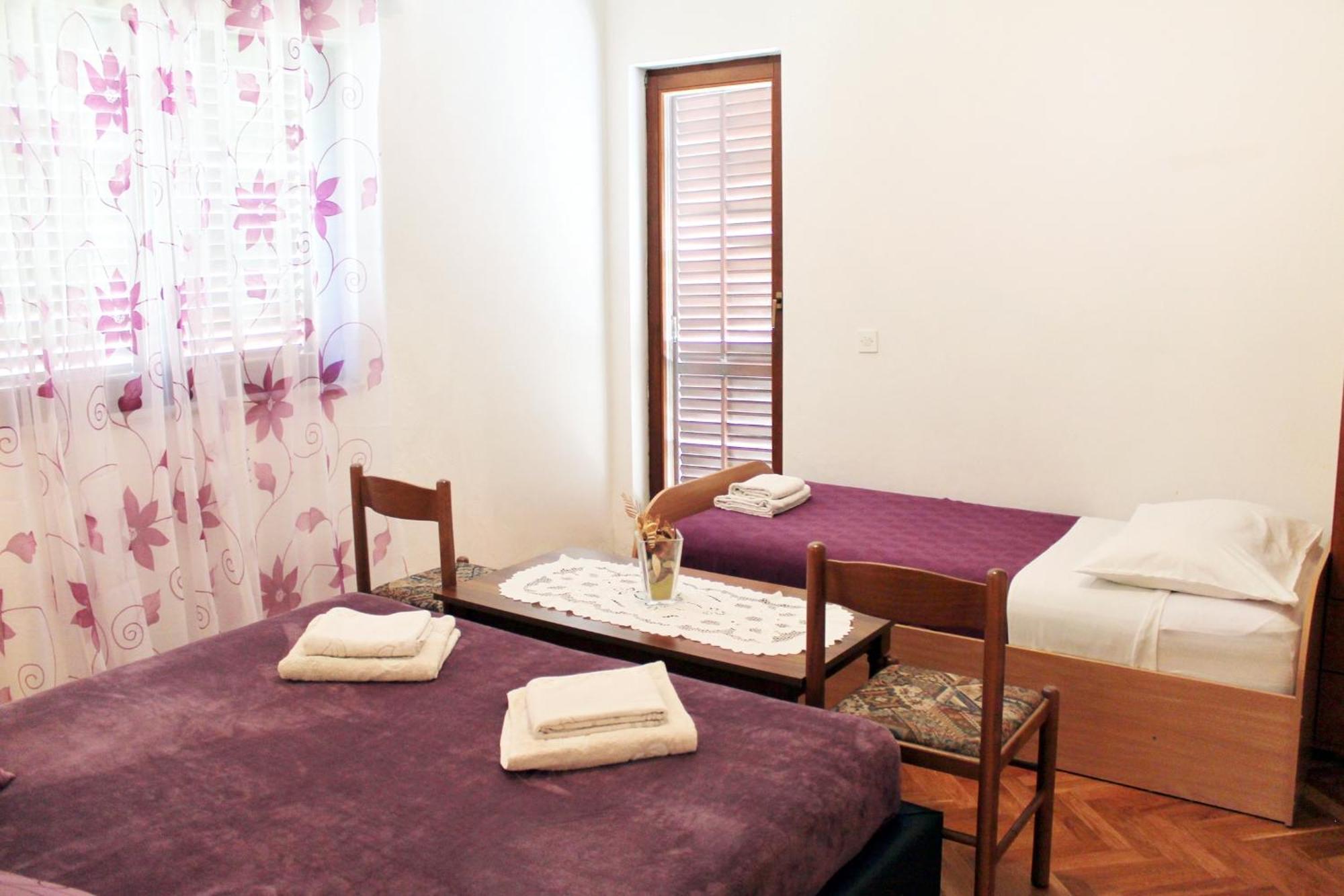 Apartments With A Parking Space Kastel Stafilic, Kastela - 5219 객실 사진