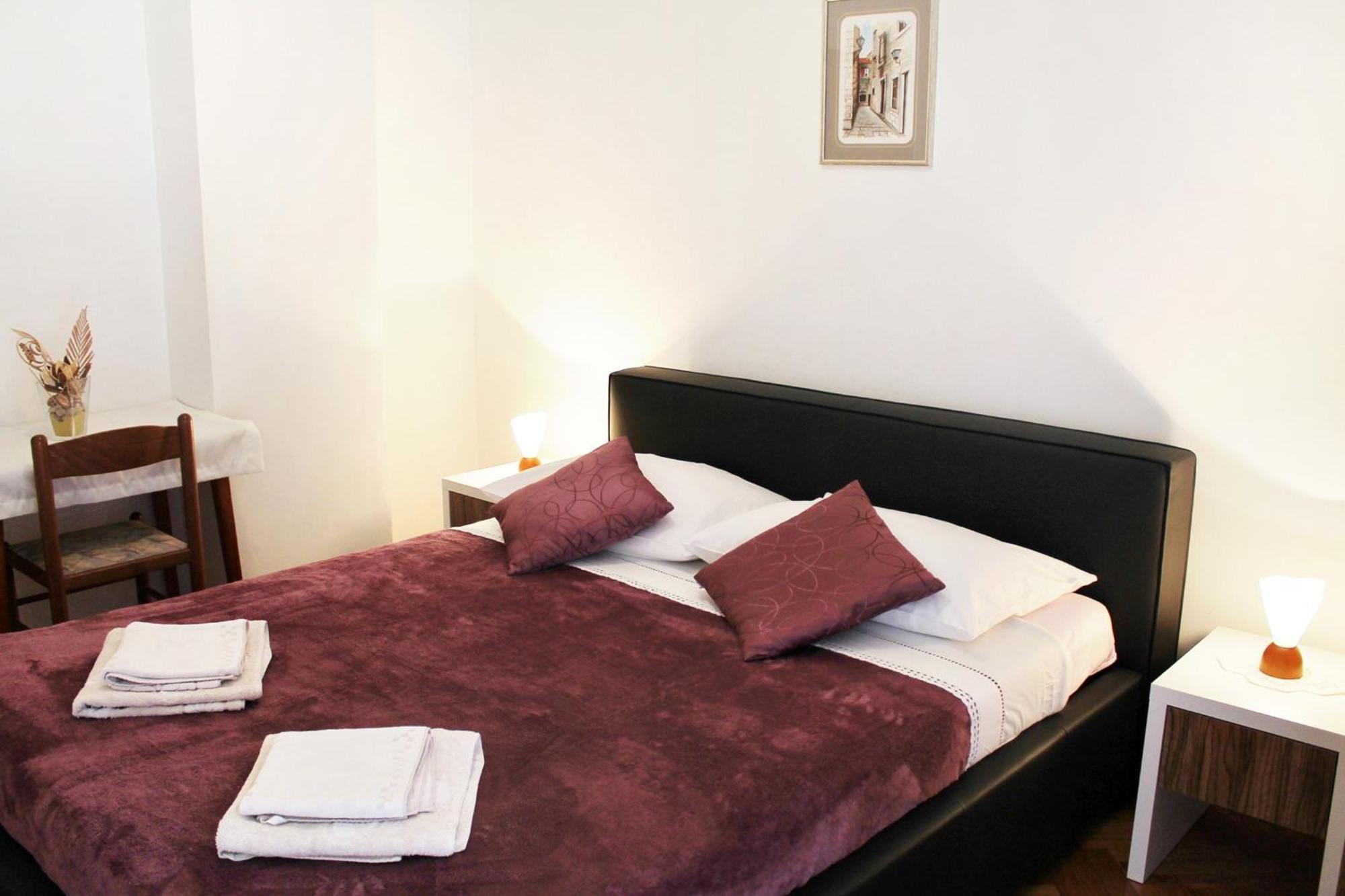 Apartments With A Parking Space Kastel Stafilic, Kastela - 5219 객실 사진