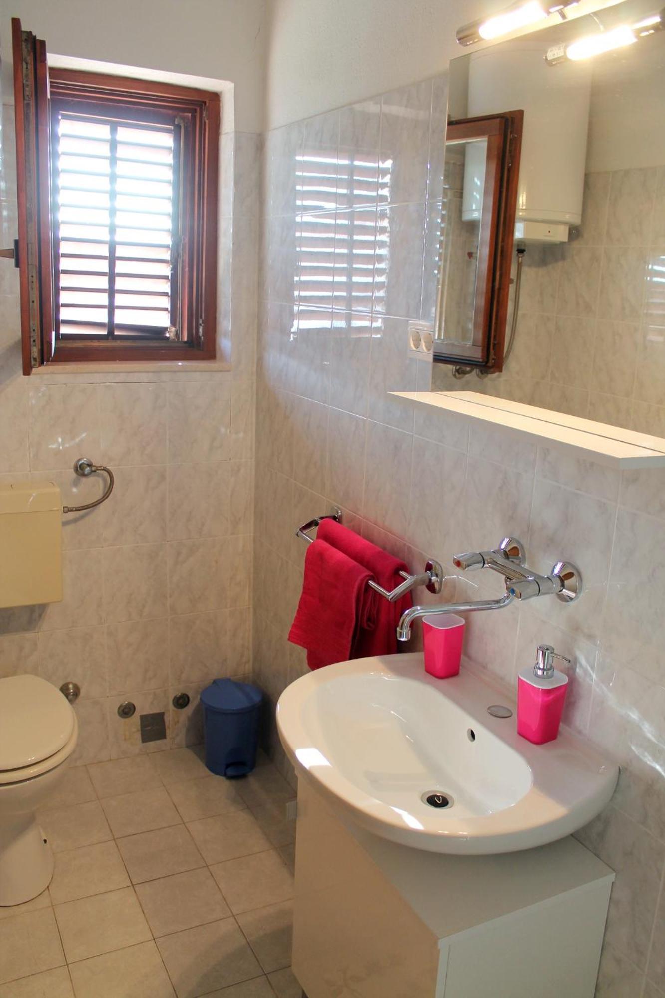 Apartments With A Parking Space Kastel Stafilic, Kastela - 5219 객실 사진